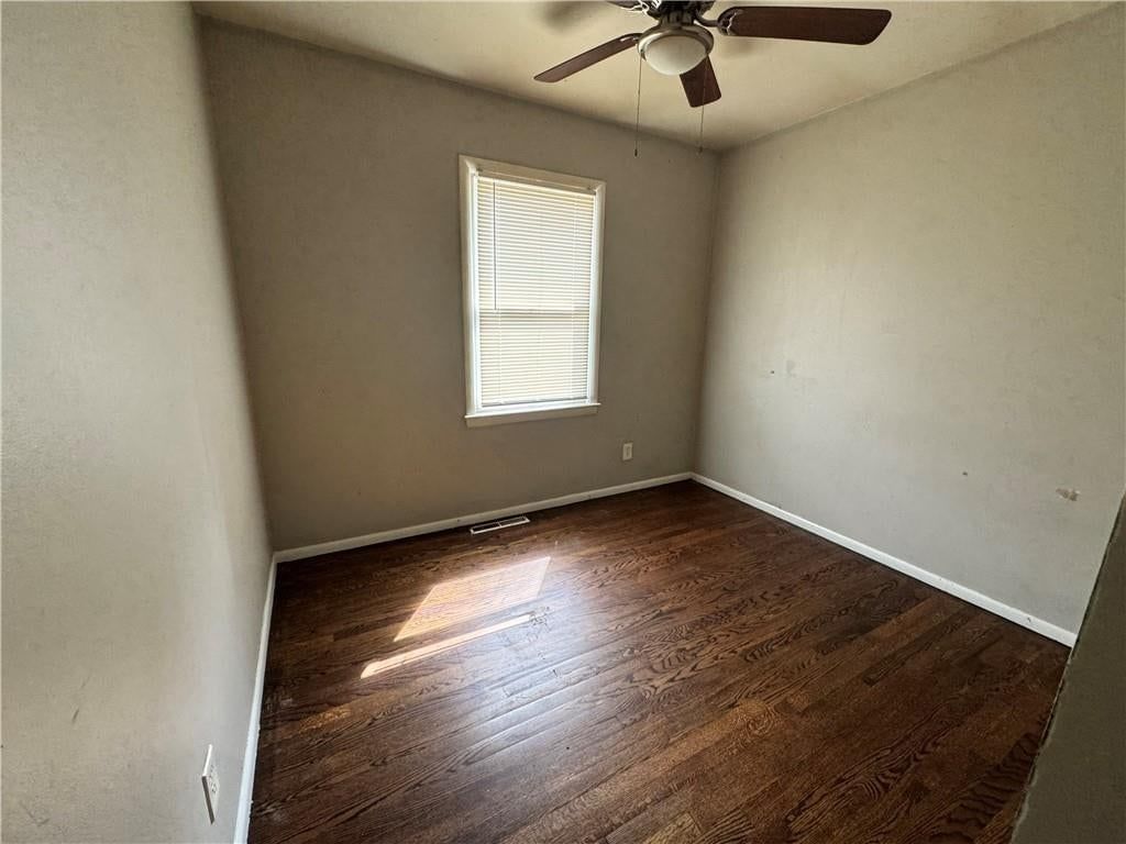 Photo 7 of 8 - 7804 E 92nd Terrace, Kansas City, MO 64138