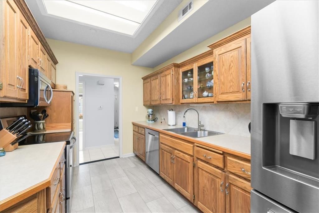 Photo 7 of 21 - 4305 S Bryant Court, Independence, MO 64055