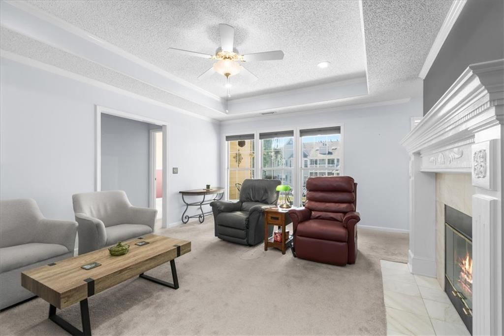 Photo 4 of 21 - 4305 S Bryant Court, Independence, MO 64055
