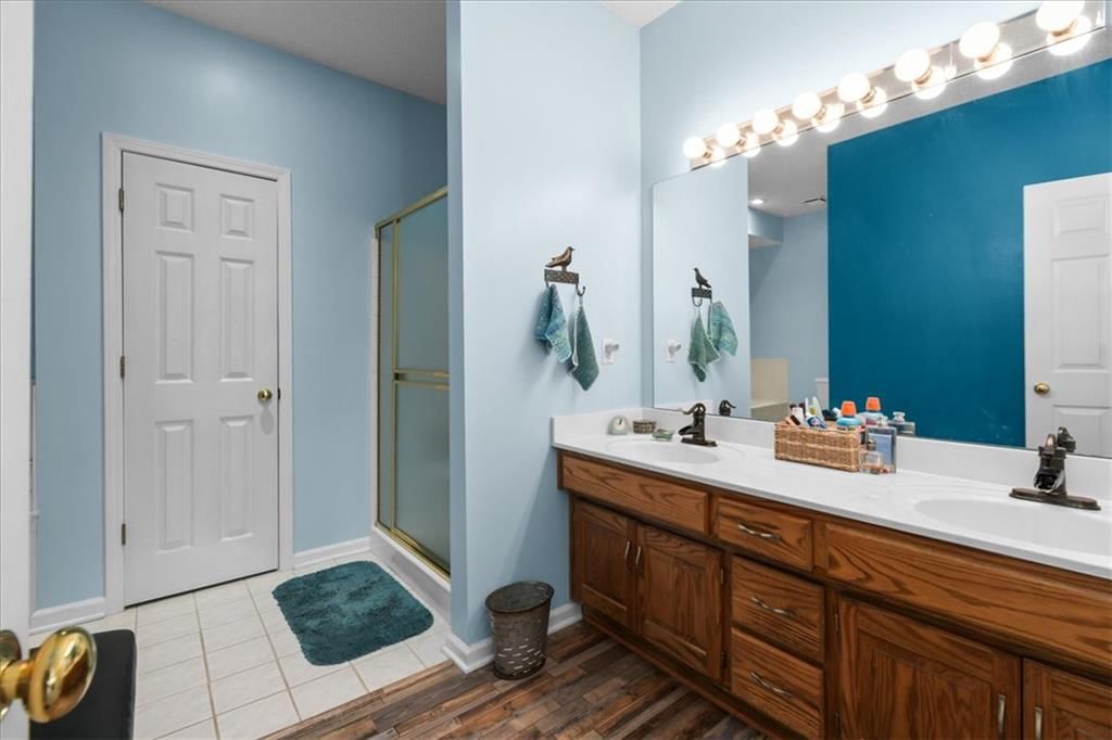 Photo 14 of 21 - 4305 S Bryant Court, Independence, MO 64055