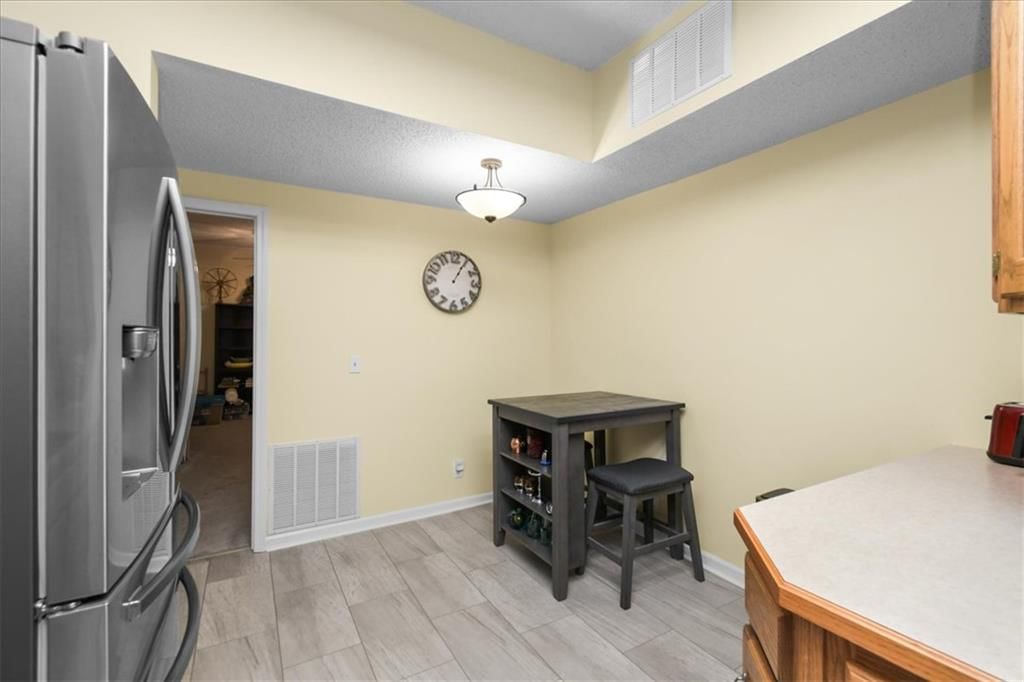 Photo 18 of 21 - 4305 S Bryant Court, Independence, MO 64055