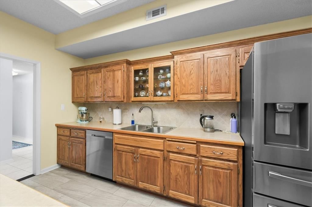 Photo 9 of 21 - 4305 S Bryant Court, Independence, MO 64055