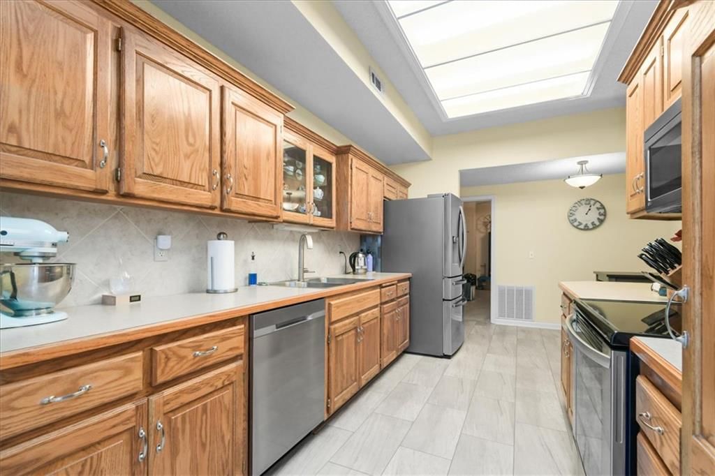 Photo 6 of 21 - 4305 S Bryant Court, Independence, MO 64055
