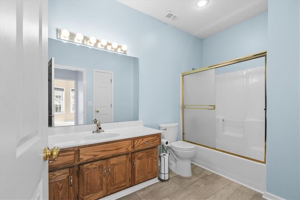 Photo 17 of 21 - 4305 S Bryant Court, Independence, MO 64055