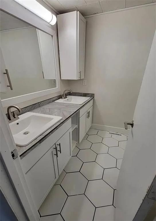 Photo 10 of 27 - 4514 WYOMING Street, Kansas City, MO 64111