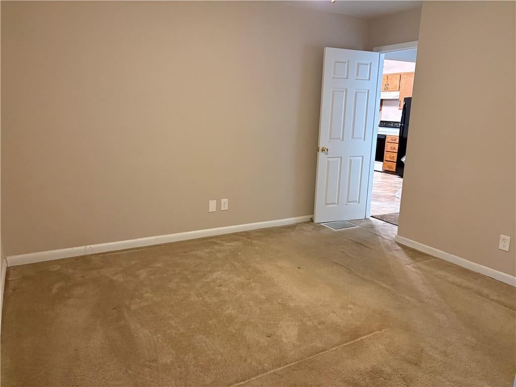 Photo 12 of 32 - 1224 Kingman Street, Leavenworth, KS 66048