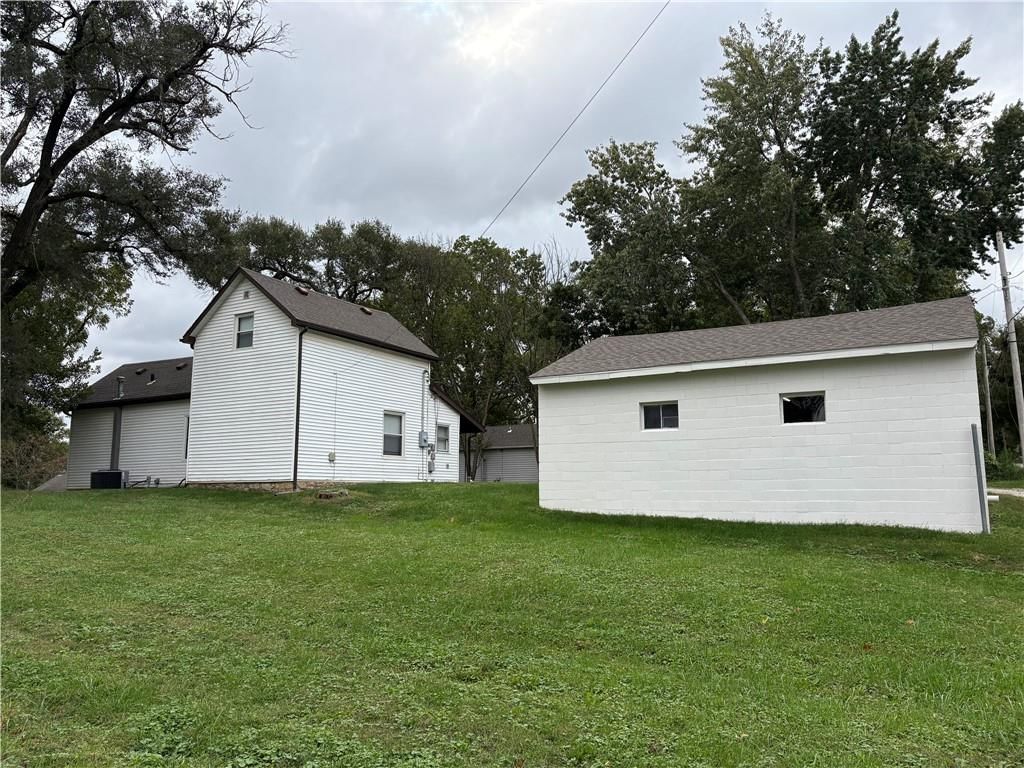 Photo 27 of 32 - 1224 Kingman Street, Leavenworth, KS 66048