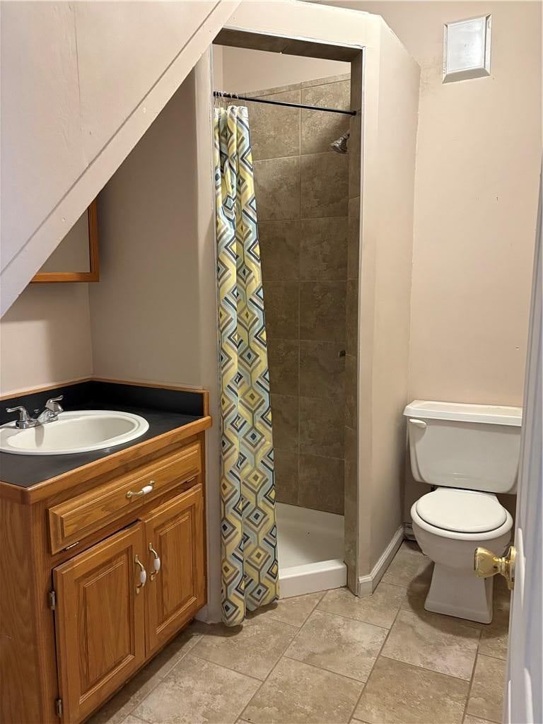 Tiled shower at 1224 Kingman Street, Leavenworth, KS 66048