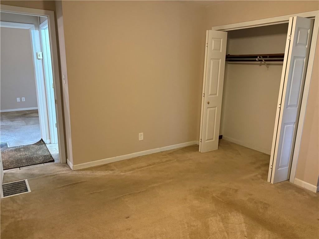 Photo 11 of 32 - 1224 Kingman Street, Leavenworth, KS 66048