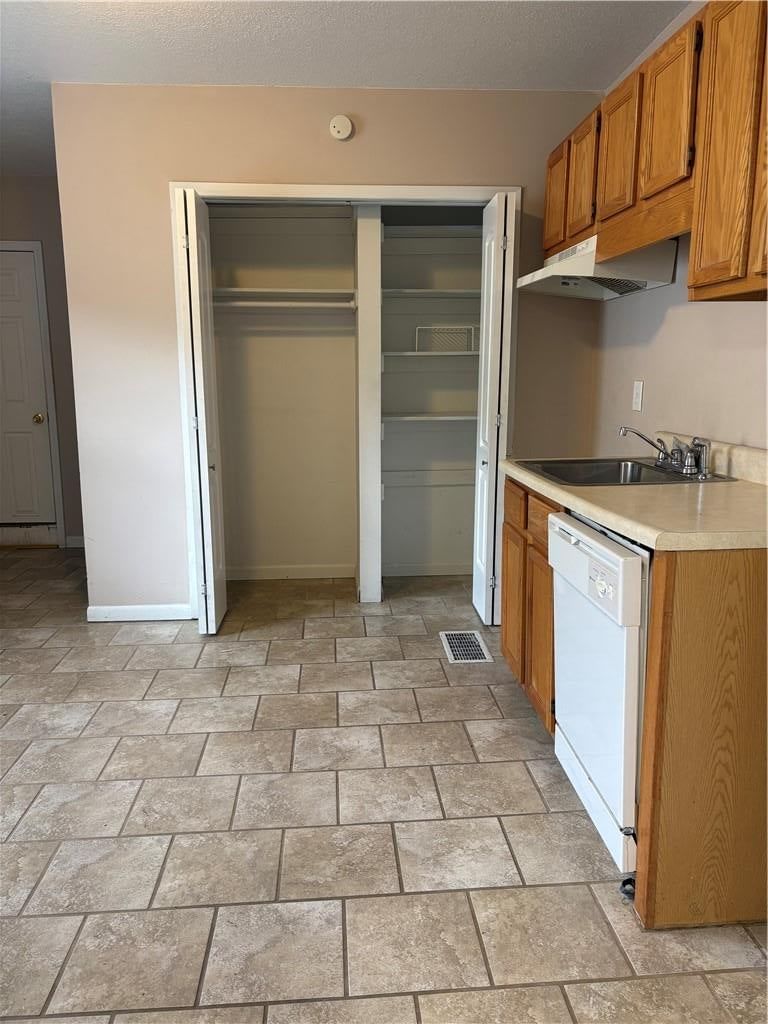 Photo 15 of 32 - 1224 Kingman Street, Leavenworth, KS 66048