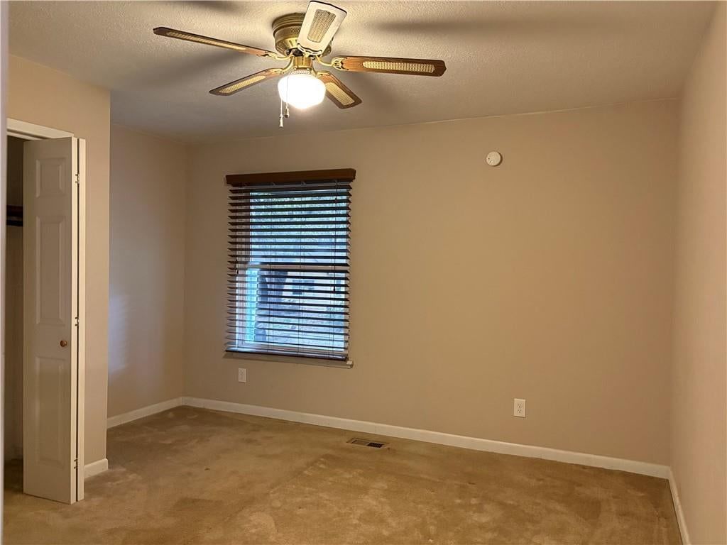 Photo 13 of 32 - 1224 Kingman Street, Leavenworth, KS 66048
