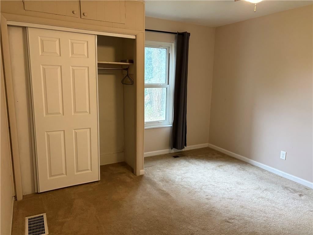 Carpet at 1224 Kingman Street, Leavenworth, KS 66048