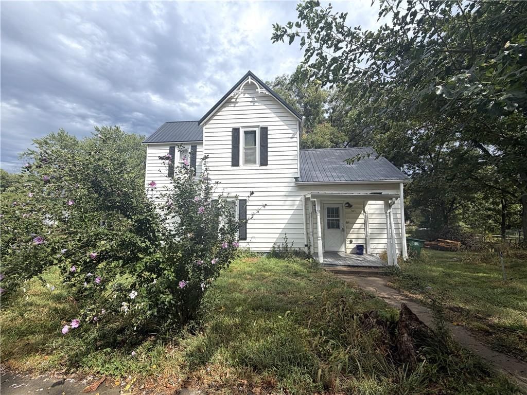 305 Mansur Street — photo 1