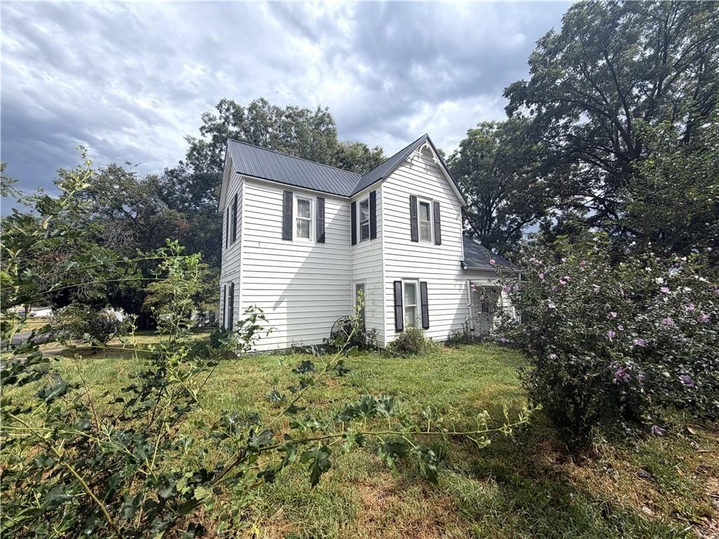 305 Mansur Street — photo 2