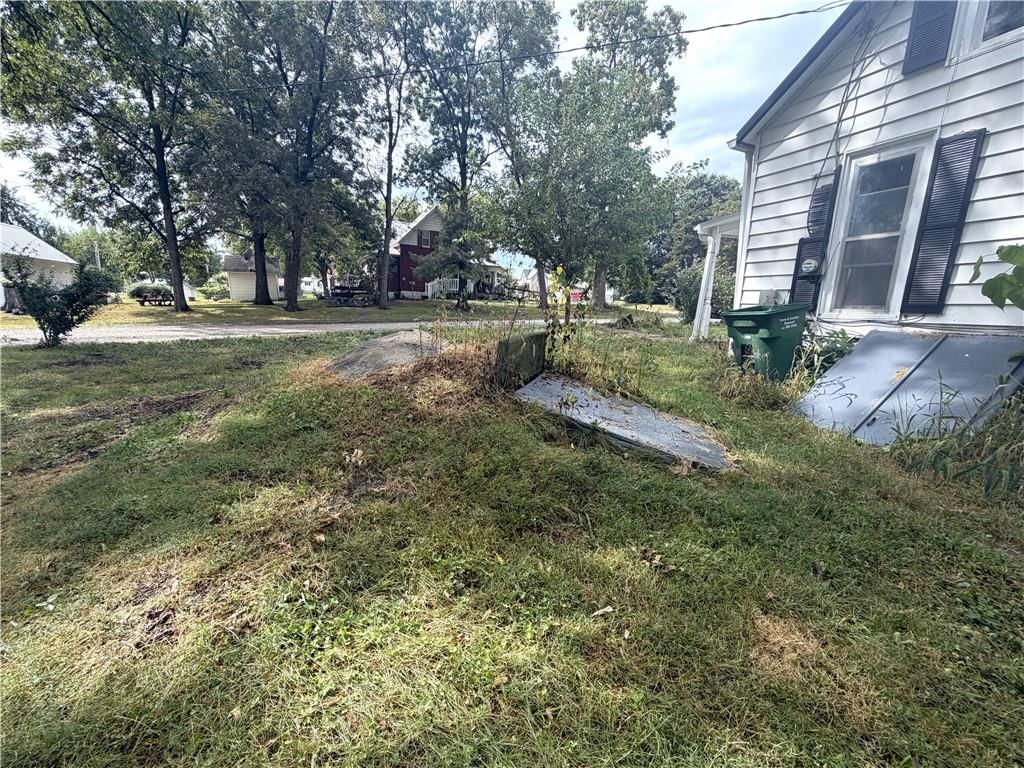 305 Mansur Street — photo 9