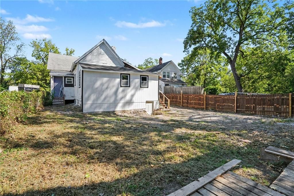1139 GARFIELD Avenue — photo 2