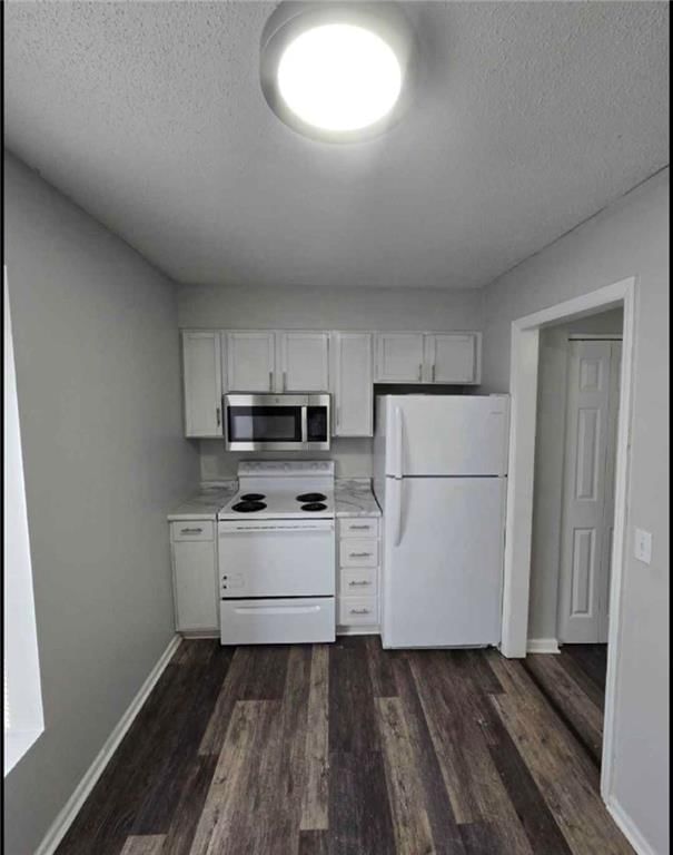 8721 Countryshire Lane — photo 30