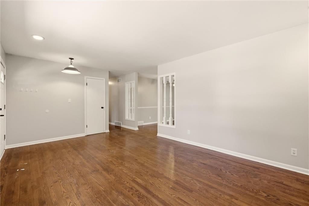 10007 Tracy Avenue — photo 6