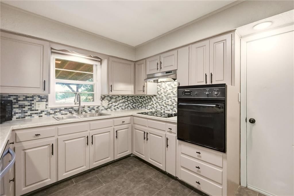 10007 Tracy Avenue — photo 10