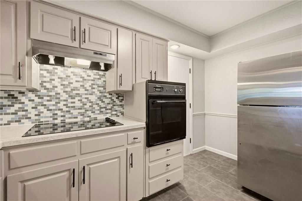 10007 Tracy Avenue — photo 11