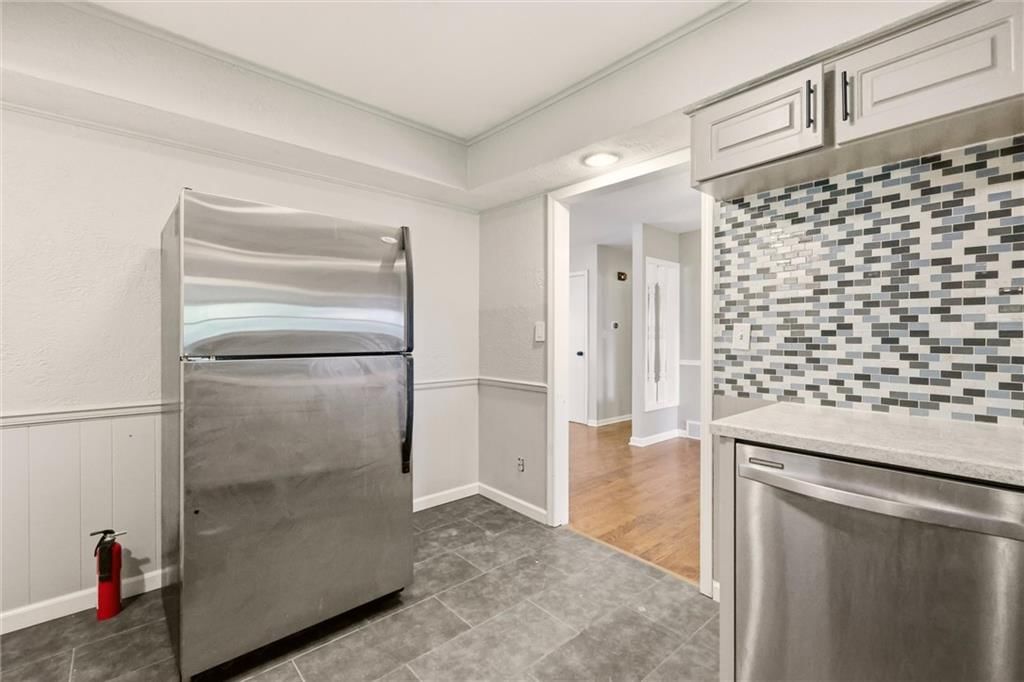 10007 Tracy Avenue — photo 14