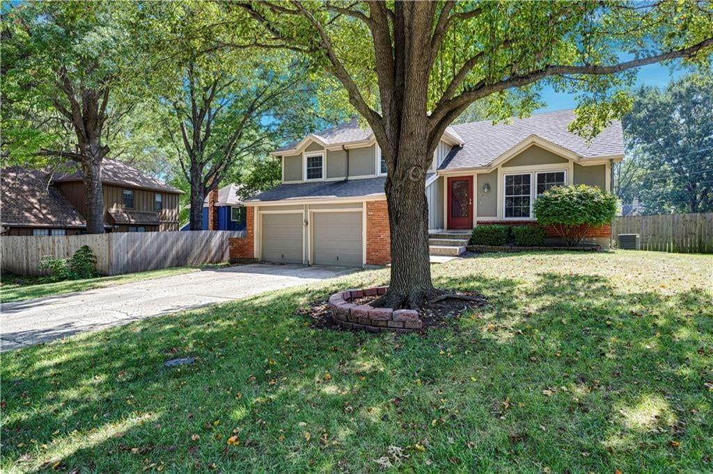 16503 W 142nd Circle, Olathe, KS: listing photo 2