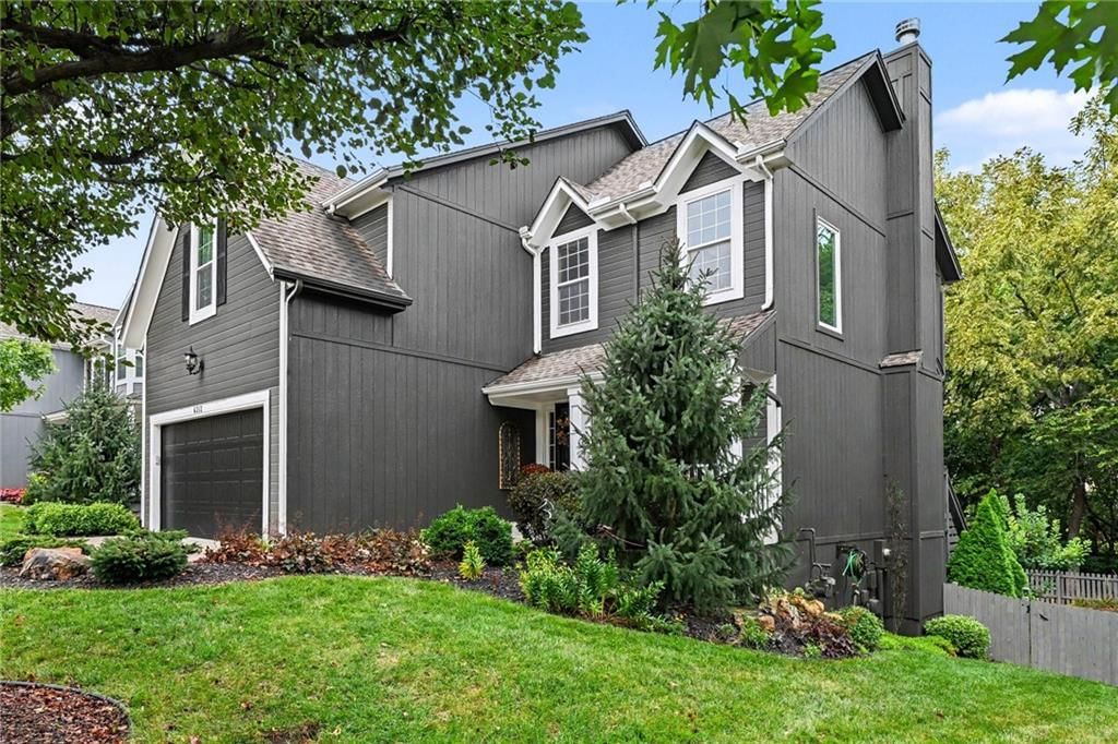 6352 Lakecrest Drive, Shawnee, KS: listing photo 3