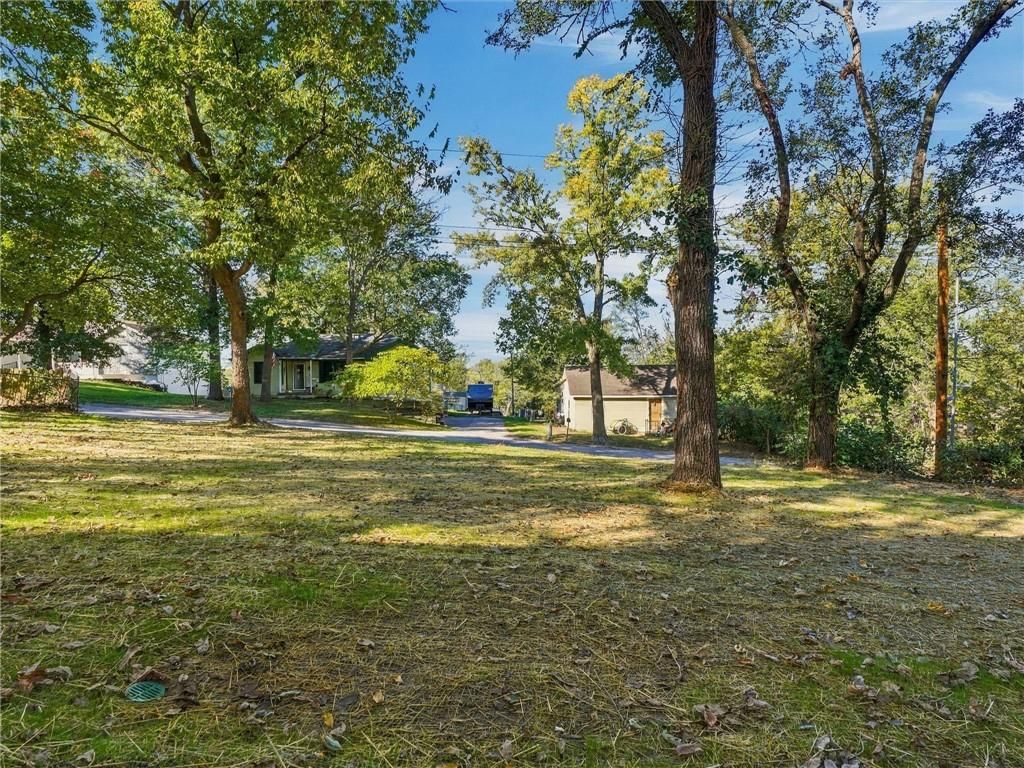 Photo 24 of 35 - 204 Westview Place, Excelsior Springs, MO 64024