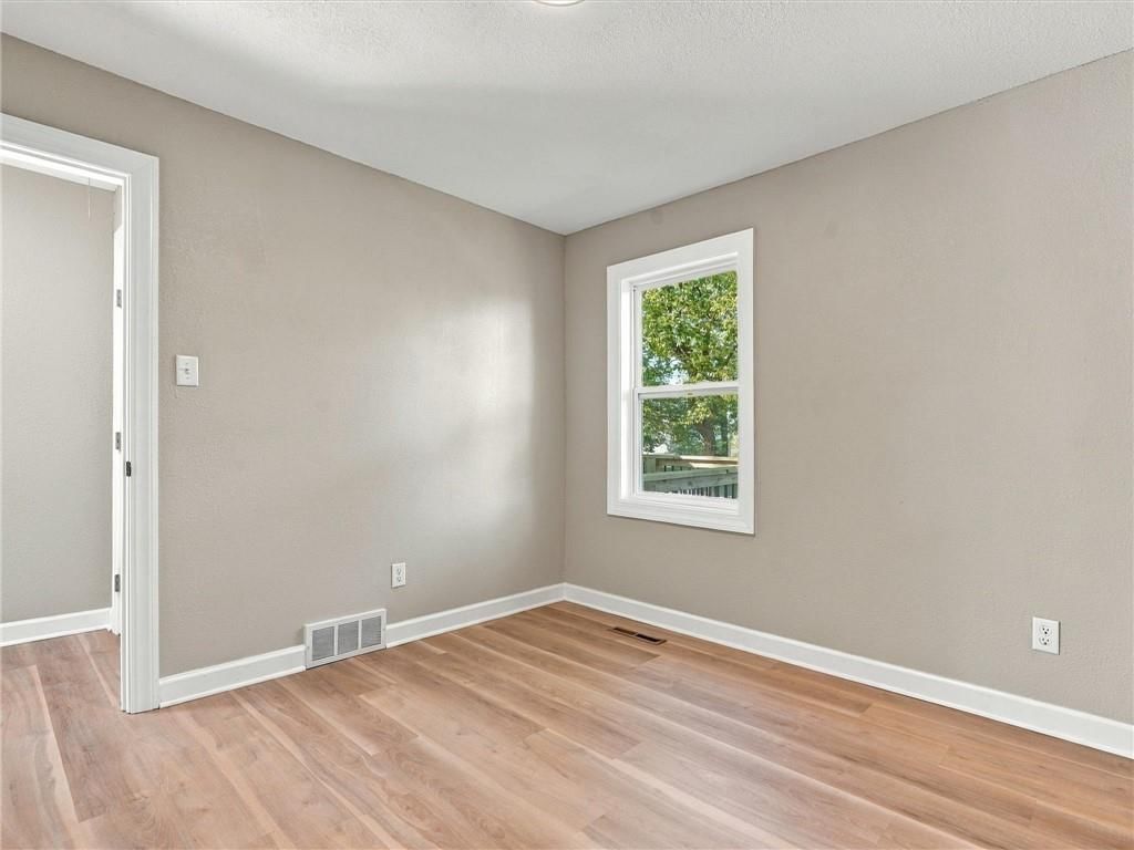Photo 20 of 35 - 204 Westview Place, Excelsior Springs, MO 64024