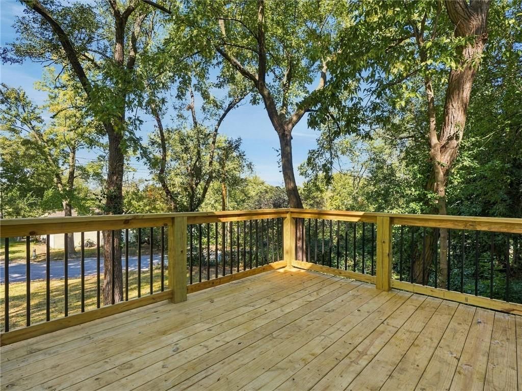 Deck at 204 Westview Place, Excelsior Springs, MO 64024