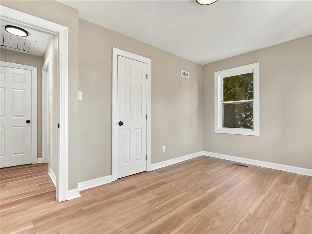 Photo 15 of 35 - 204 Westview Place, Excelsior Springs, MO 64024