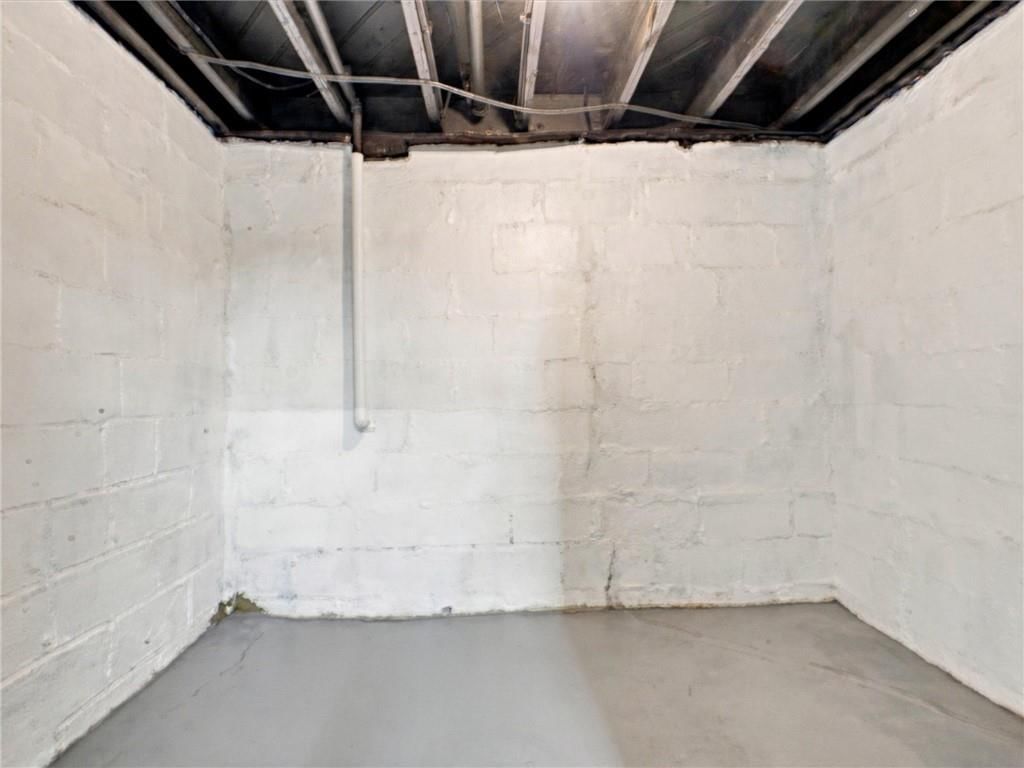 Photo 23 of 35 - 204 Westview Place, Excelsior Springs, MO 64024
