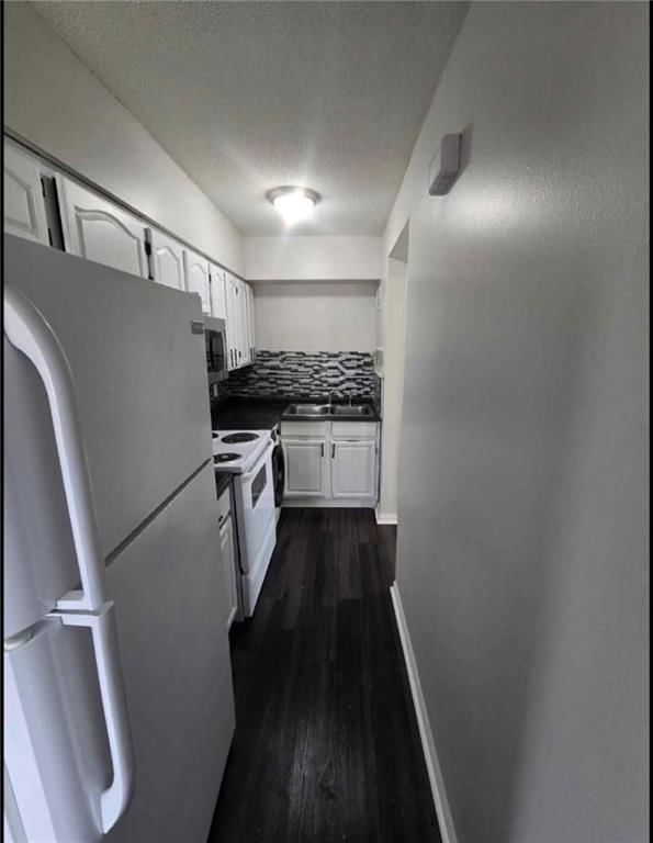 15208 Bellaire Avenue — photo 16