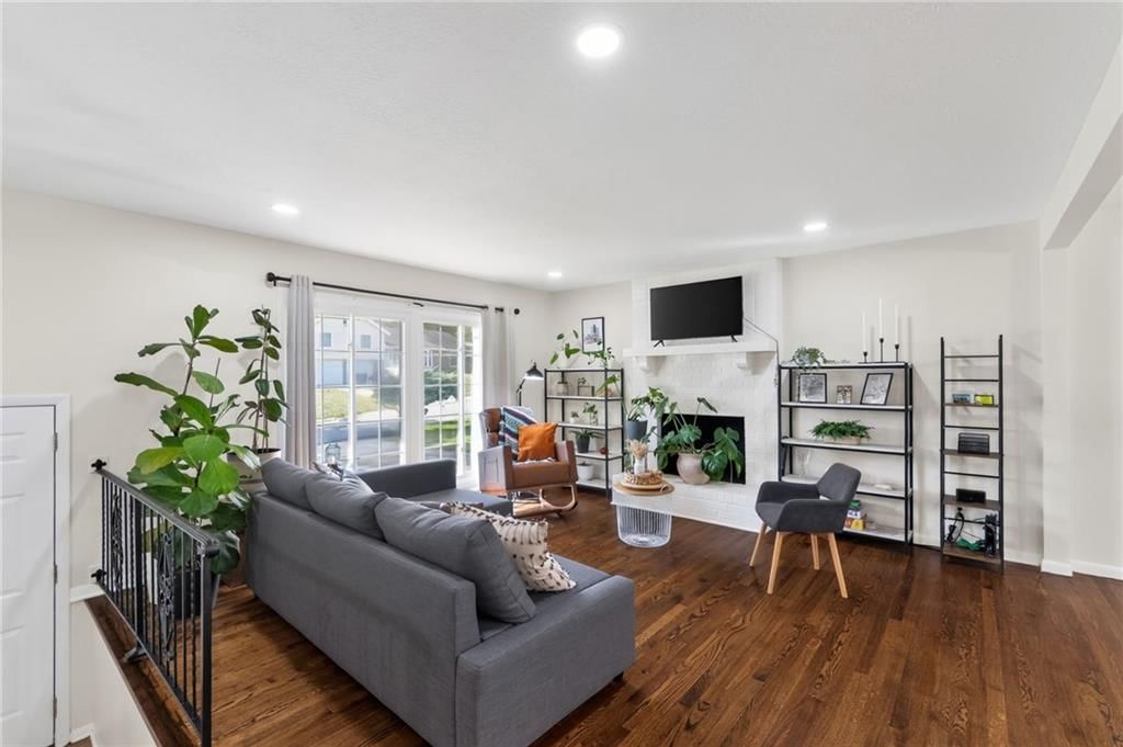 10923 Myrtle Avenue — photo 10
