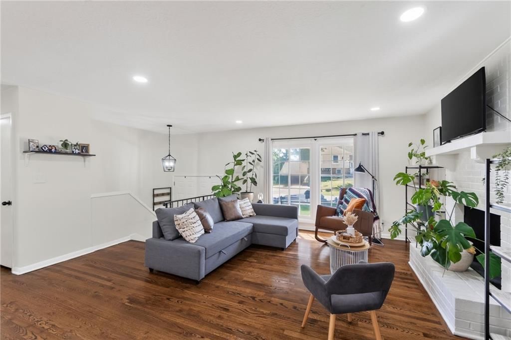 10923 Myrtle Avenue — photo 11