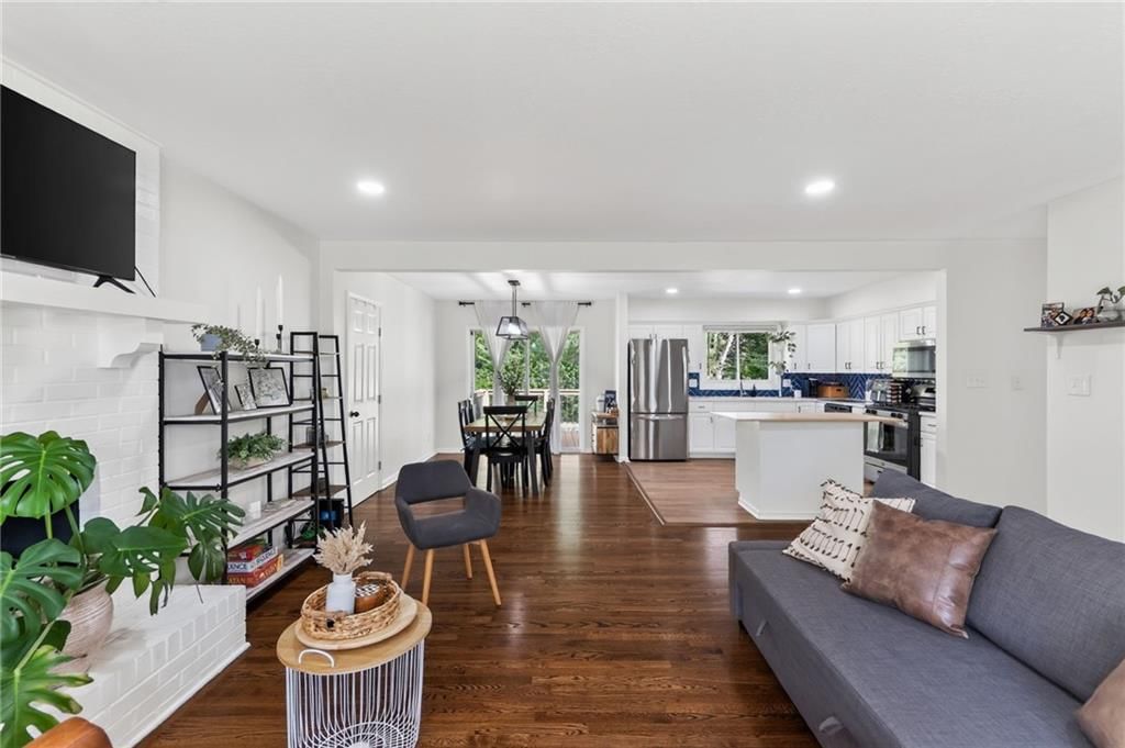 10923 Myrtle Avenue — photo 12