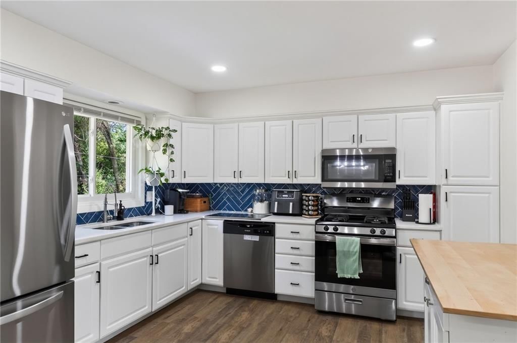 10923 Myrtle Avenue — photo 17