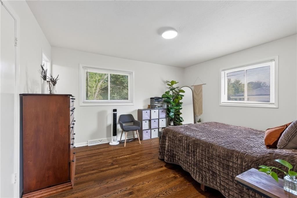 10923 Myrtle Avenue — photo 19