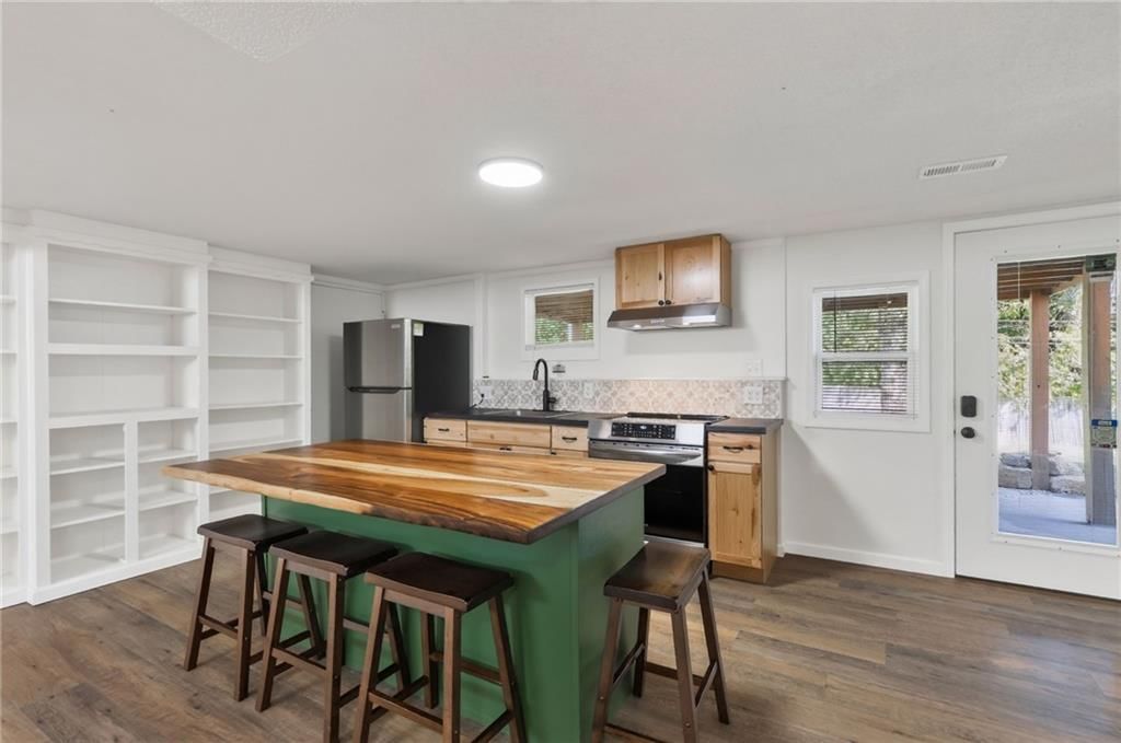 10923 Myrtle Avenue — photo 33