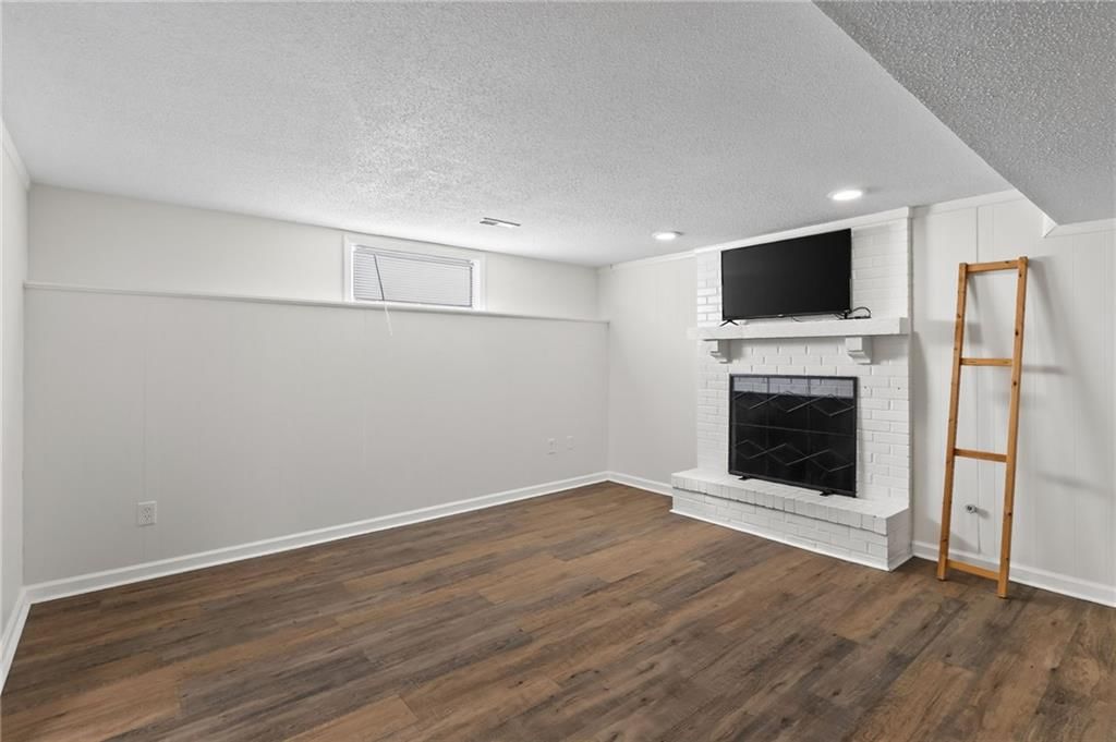 10923 Myrtle Avenue — photo 35