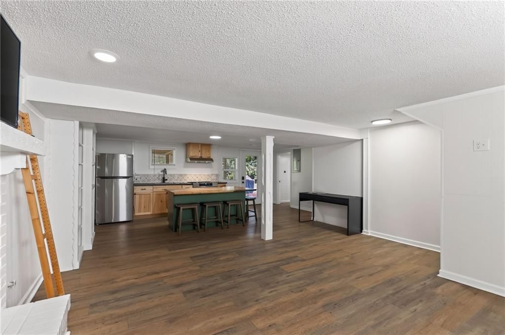 10923 Myrtle Avenue — photo 36