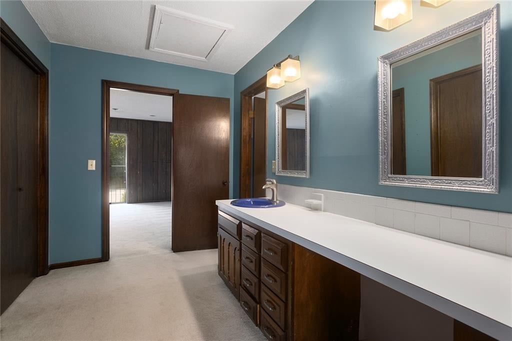 Photo 34 of 57 - 7616 NW Eastside Drive, Weatherby Lake, MO 64152