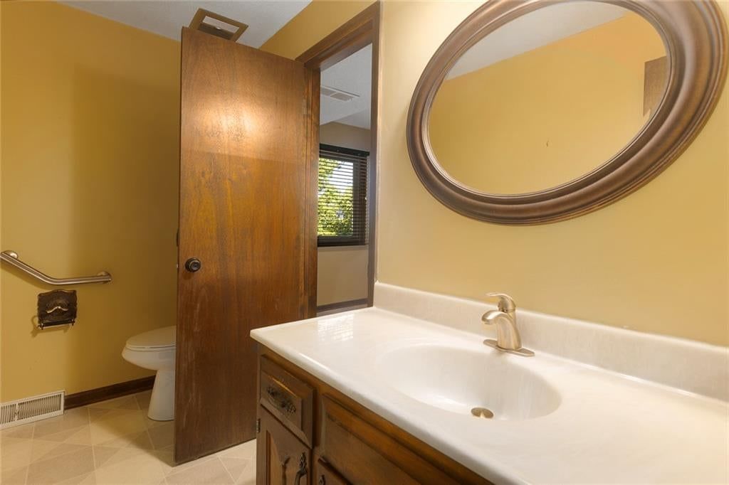 Photo 38 of 57 - 7616 NW Eastside Drive, Weatherby Lake, MO 64152
