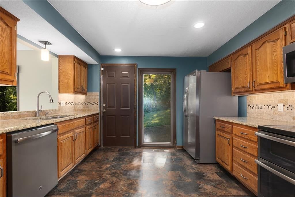 Photo 47 of 57 - 7616 NW Eastside Drive, Weatherby Lake, MO 64152