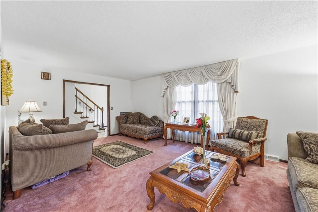 Photo 8 of 40 - 14622 Laquinta Street, Grandview, MO 64030