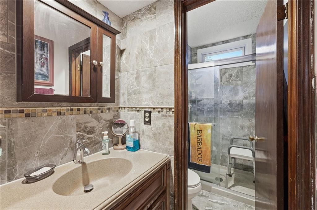 Photo 15 of 40, 14622 Laquinta Street, Grandview, MO 64030