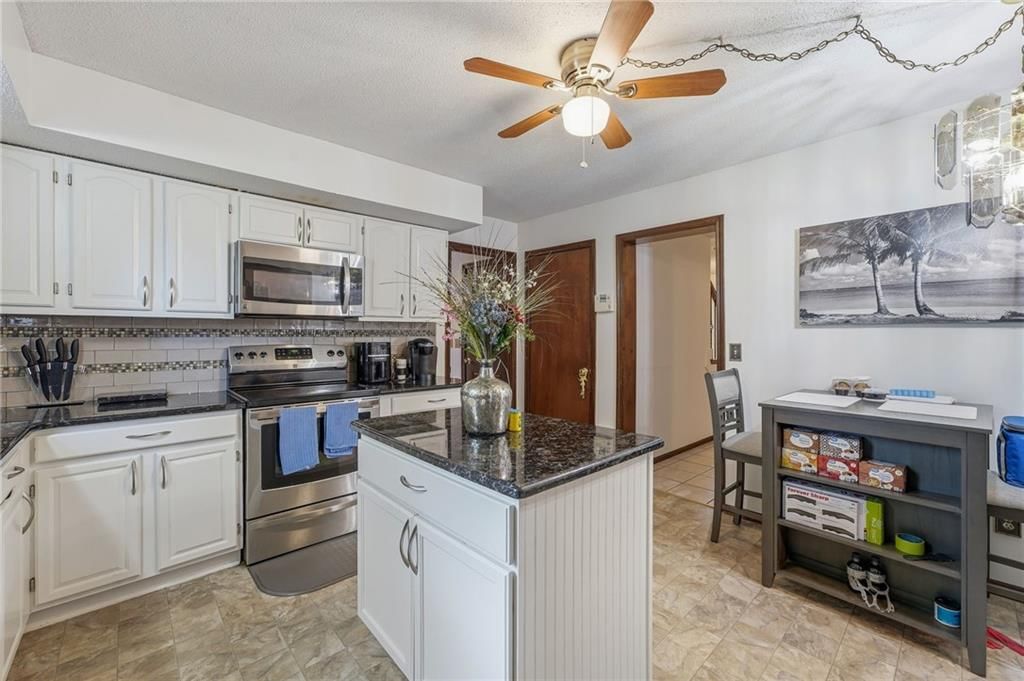 Photo 18 of 40, 14622 Laquinta Street, Grandview, MO 64030