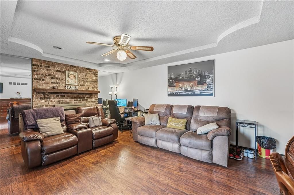 Photo 22 of 40 - 14622 Laquinta Street, Grandview, MO 64030