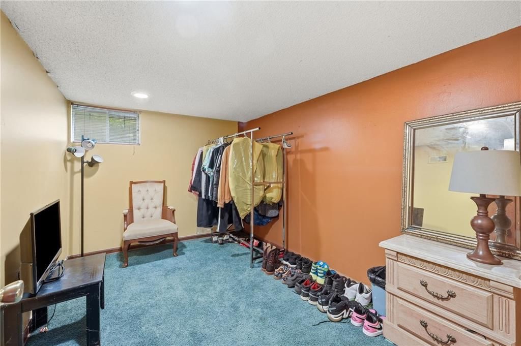 Photo 29 of 40 - 14622 Laquinta Street, Grandview, MO 64030