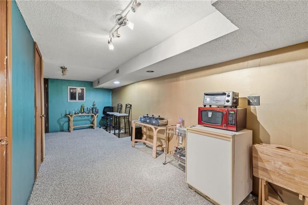 Photo 30 of 40 - 14622 Laquinta Street, Grandview, MO 64030
